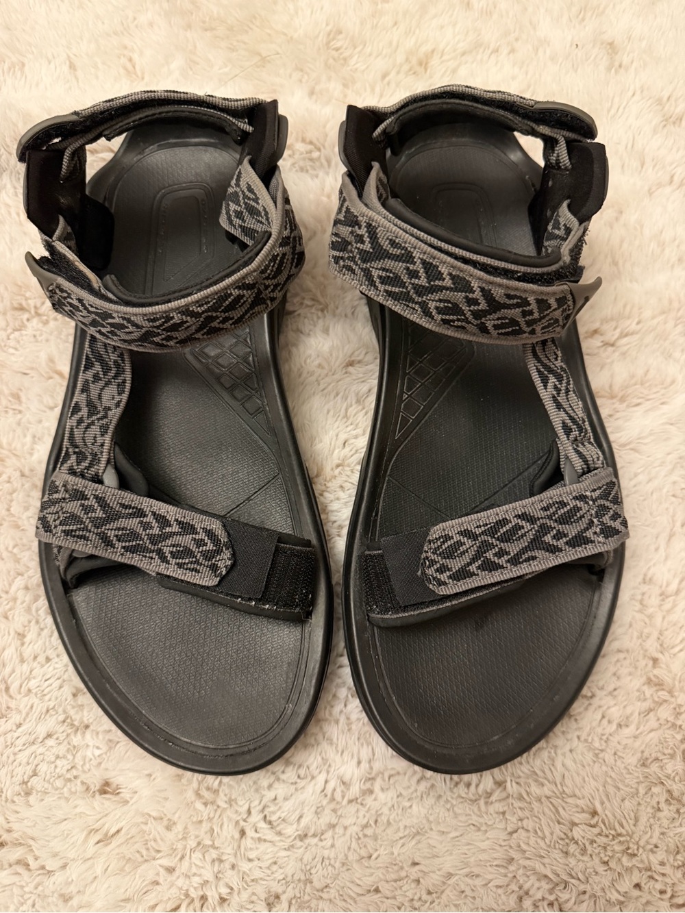 Teva Fi 5 Men's Black and Gray Patterned Strap Sandals
